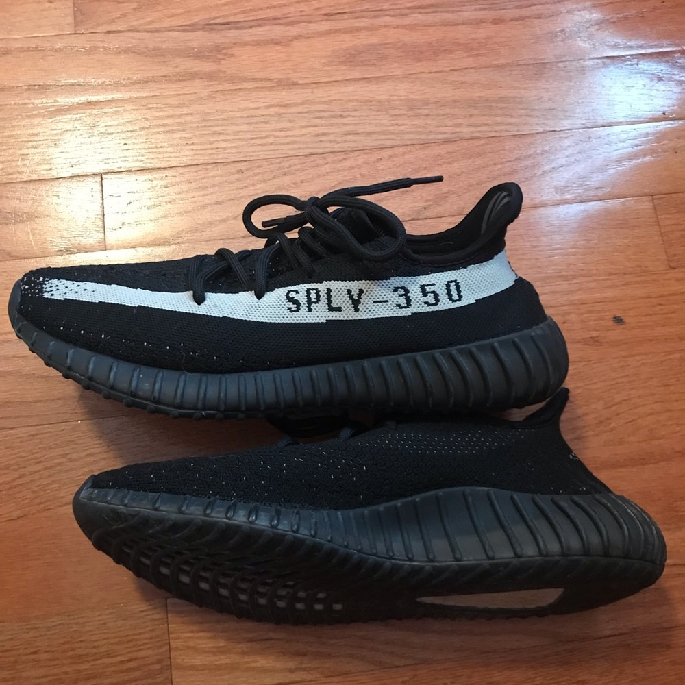 Adidas yeezy boost 350 mens V2 oreo 11.5